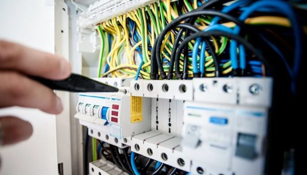 VÉRIFICATIONS DES MOYENS DE SECOURS ET DES INSTALLATIONS TECHNIQUES DANS LES ERP VÉRIFICATIONS DES MOYENS DE SECOURS ET DES INSTALLATIONS TECHNIQUES DANS LES ERP